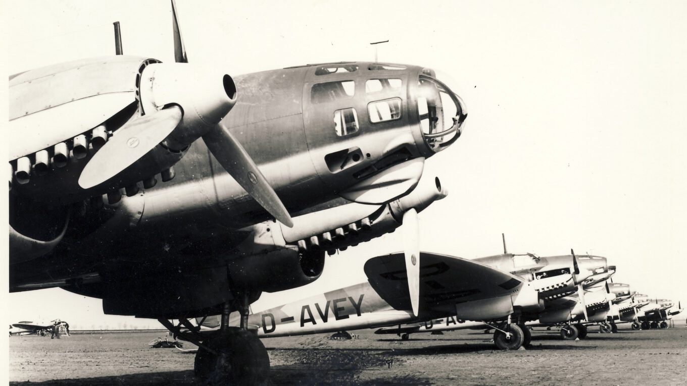 Heinkels He -111 war zum Kriegsbeginn der Standardbomber der deutschen Luftwaffe. Bis September 1944 wurde sie über 7000 mal gebaut.